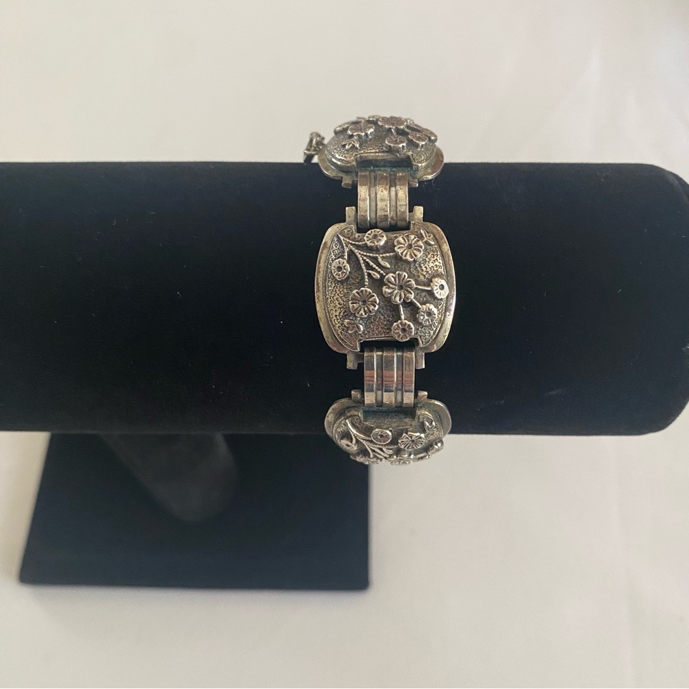 Elegant Silver Floral Bracelet